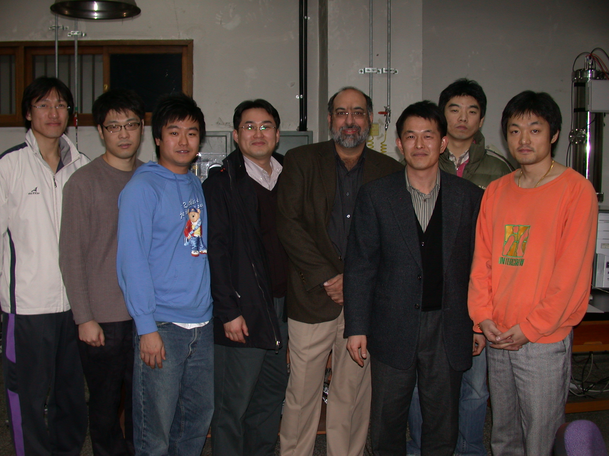 Michael Zachariah's visit at our lab in 2007 2007 with Michael and Labmembers.jpg