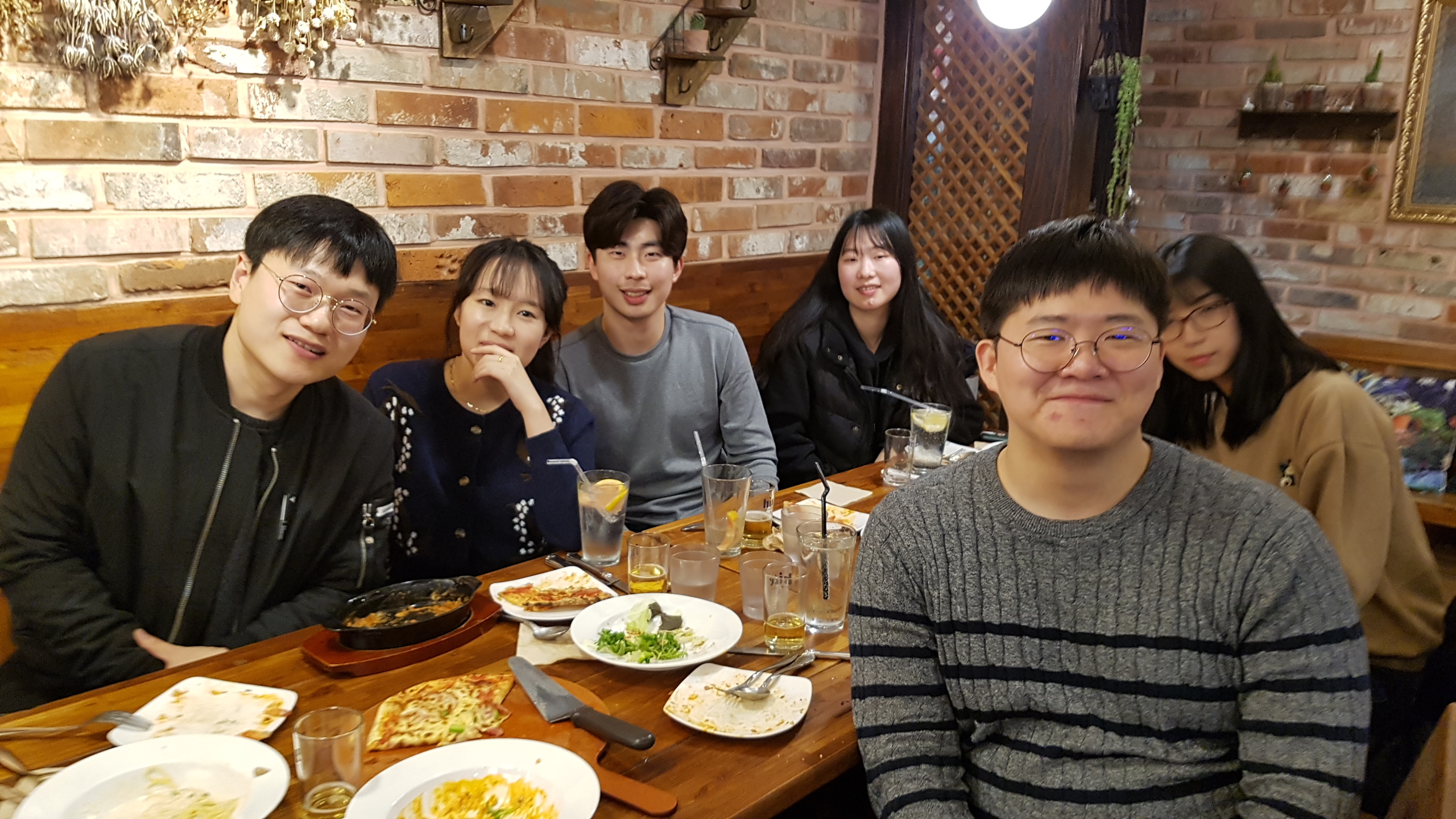 Farewell dinner for Gyungmin, Miji, Taejun 20180227_193945.jpg